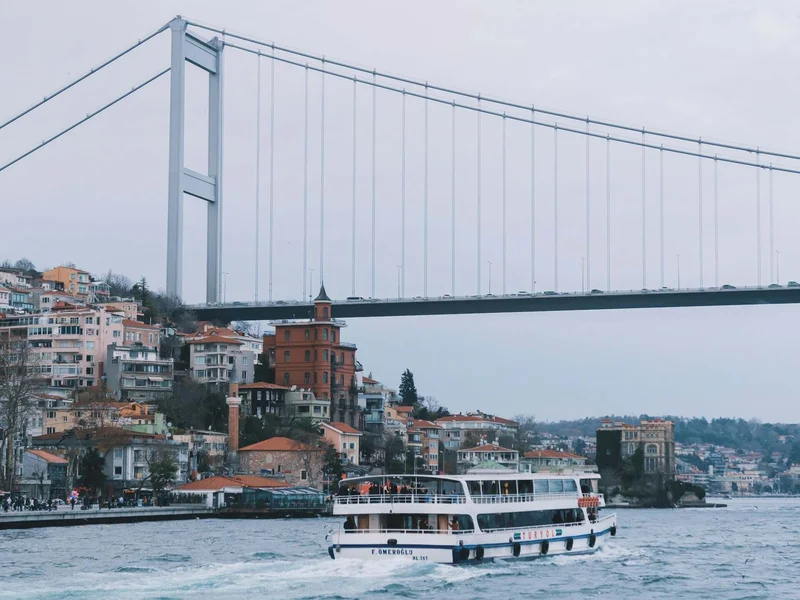 Bridge view during a Bosporus boat tour. Photo by Linus Mimietz on Unsplash