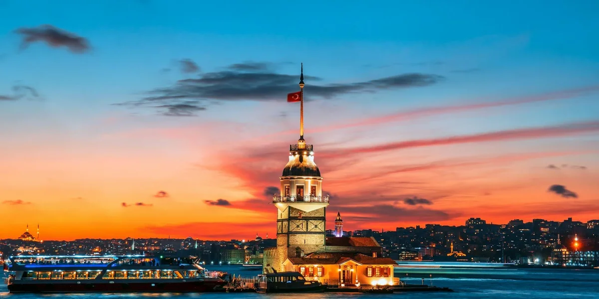 Kız Kulesi - Maiden Tower, Istanbul. Photo by Ibrahim Uzun on Unsplash